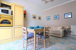 Ferienhaus, 1 Schlafzimmer, Küche, Meerblick | Innenbereich