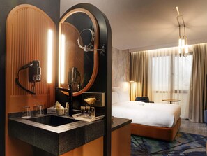 Habitación doble superior, 1 cama doble con sofá cama, vistas al jardín | Minibar, caja fuerte, escritorio y espacio para trabajar con un portátil