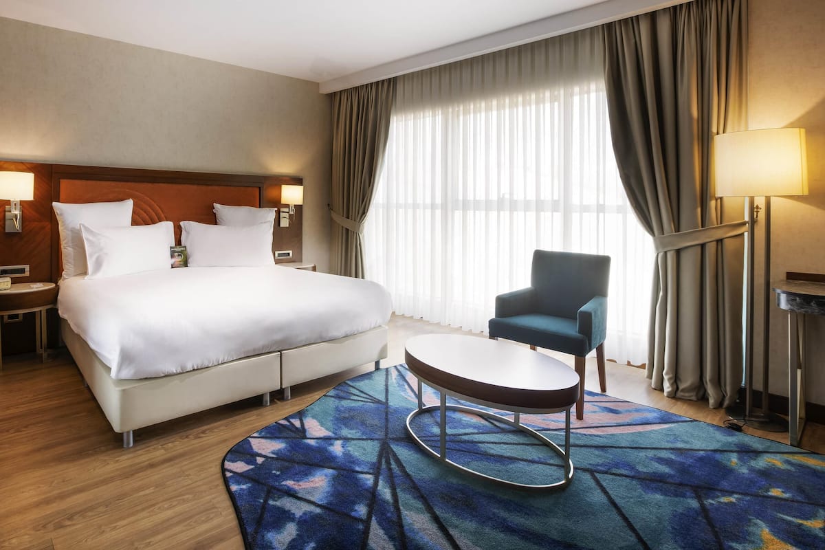 Family Suite, Multiple Beds | 1 bedroom, minibar, in-room safe, desk