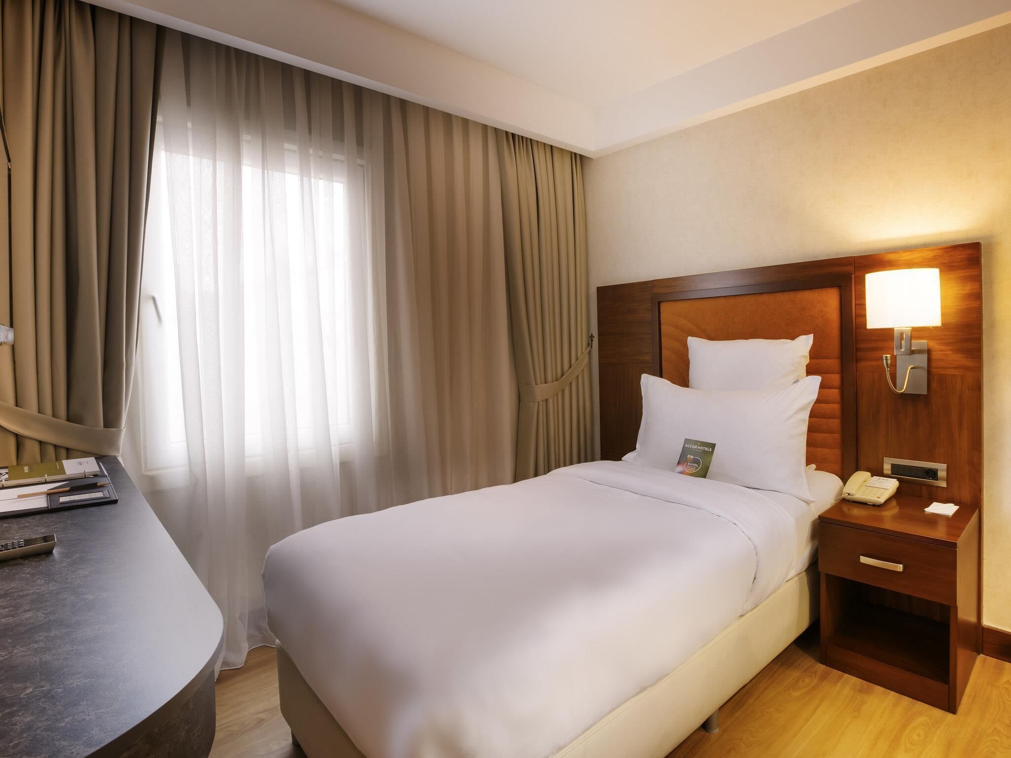 Classic Room, 1 Twin Bed | In-room safe, desk, laptop workspace, blackout drapes