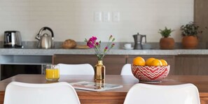 Apartment, Nichtraucher | Essbereich im Zimmer