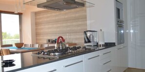 Apartment, Nichtraucher | Eigene Küche | Großer Kühlschrank, Mikrowelle, Ofen, Herdplatte