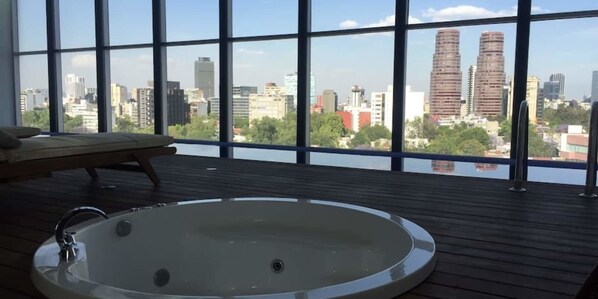Indoor spa tub - Fortune Terrace Roma by Mr.W (Mexico City)