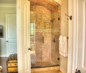 Exclusive-Suite | Dusche im Bad