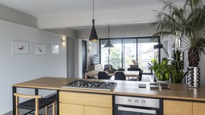 Apartemen, Bebas Asap Rokok | Dapur pribadi | Mesin pembuat kopi/teh, lemari es besar, microwave, dan oven