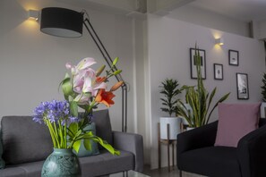 Apartment, Non Smoking | Living area | Flat-screen TV