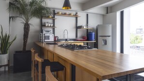 Apartemen, Bebas Asap Rokok | Dapur pribadi | Mesin pembuat kopi/teh, lemari es besar, microwave, dan oven