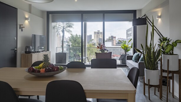 Apartemen, Bebas Asap Rokok | Area keluarga | TV layar datar