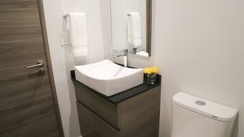 Departamento, para no fumadores | Baño | Regadera, amenidades de baño gratuitas, secadora de cabello, toallas