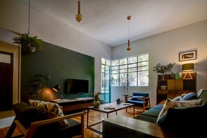 Apartment, Non Smoking | Living room | Flat-screen TV