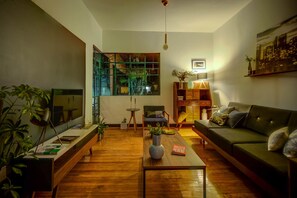 Apartment, Non Smoking | Living area | Flat-screen TV