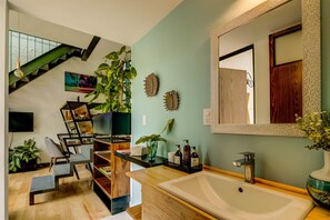 Apartment, Non Smoking | Bathroom | Shower, free toiletries, hair dryer, towels - Bird's View PH by Mr.W (Mexico City)