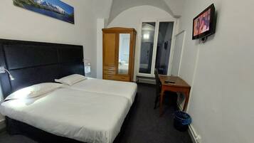 Classic Twin Room, 1 Bedroom | 2 bedrooms, Select Comfort beds, desk, soundproofing