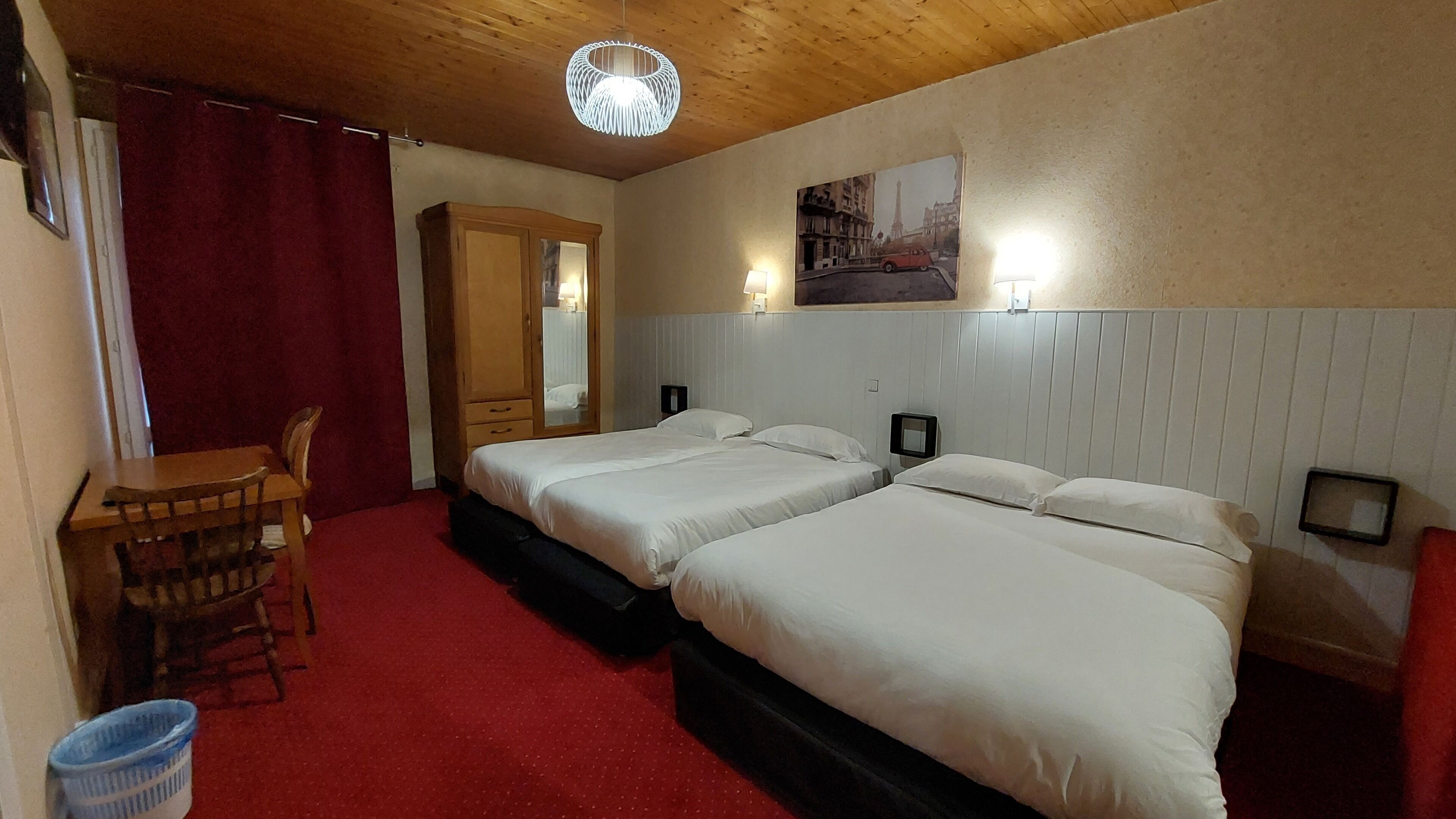 Chambre Quadruple | Matelas Select Comfort, bureau, chambres insonorisées, Wi-Fi gratuit