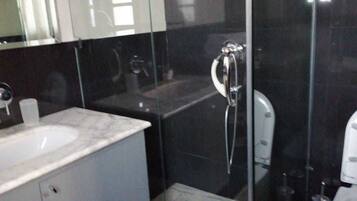 Villa | Bathroom | Separate tub and shower, rainfall showerhead, towels