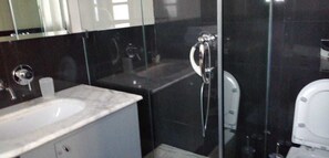 Villa | Bathroom | Separate tub and shower, rainfall showerhead, towels - Villa Contemporaine (Tangier)
