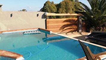 Kolam renang outdoor