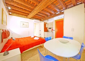 Individually furnished, iron/ironing board, free WiFi, bed sheets - DolceVita Apartments N. 118 (Venice)