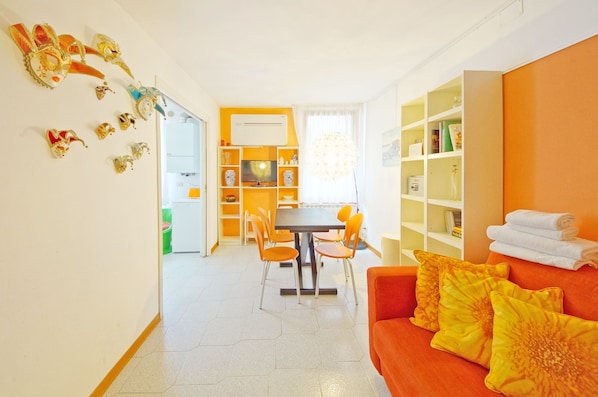 Appartement, 1 chambre | Aire de séjour | Téléviseur à écran plat