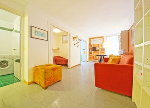 Apartment, 1 Schlafzimmer | Wohnbereich | Flachbildfernseher