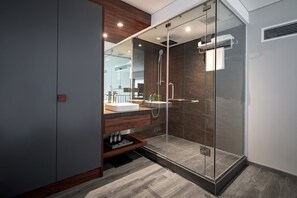 Buồng tắm vòi sen, đồ dùng nhà tắm miễn phí, máy sấy tóc 