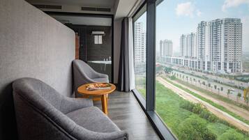 Premier Loft, 1 Bedroom | In-room safe, soundproofing, iron/ironing board, free cots/infant beds