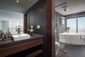 Shower, free toiletries, hair dryer, bathrobes - Pentstudio West Lake Hanoi (Hanoi)