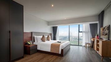 Premier Loft, 2 Bedrooms | In-room safe, soundproofing, iron/ironing board, free cots/infant beds