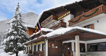 Hotel Bucaneve