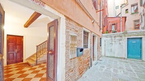 Property entrance - DolceVita Apartments N. 161 (Venice)