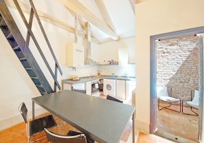 Lägenhet - 2 sovrum - utsikt mot kanalen | Eget kök | Stort kylskåp, ugn, spishäll och diskmaskin