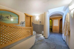 Artículos de tocador gratuitos, secador de pelo, toallas