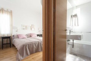 2 slaapkamers, een strijkplank/strijkijzer, wifi, beddengoed