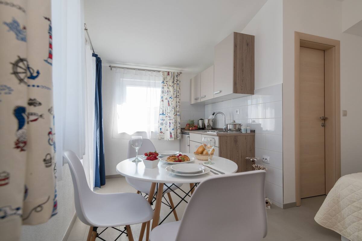 Studio - havsutsikt (More) | Matservice pÄ rummet