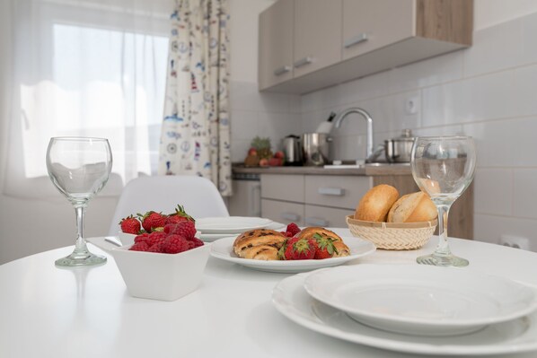 Studio, Meerblick (More) | Essbereich im Zimmer