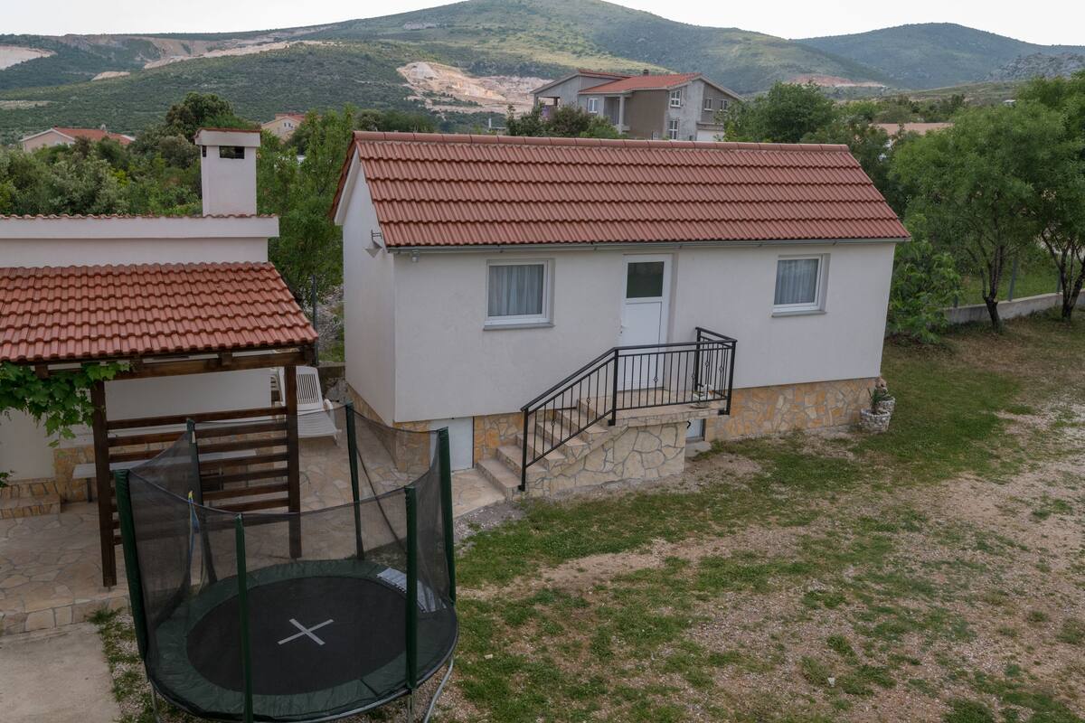 House, Garden View | Garden view
