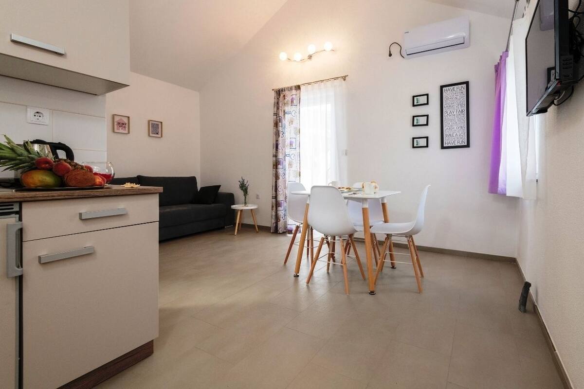 Apartment, 1 Bedroom (Lavanda) | In-room dining