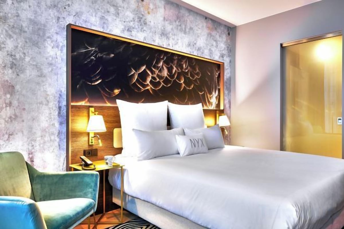 Minibar, in-room safe, desk, soundproofing