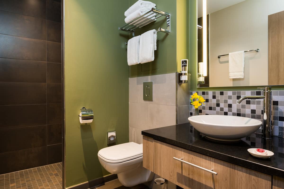 superior room | bathroom | shower, free toiletries, hair dryer, towels