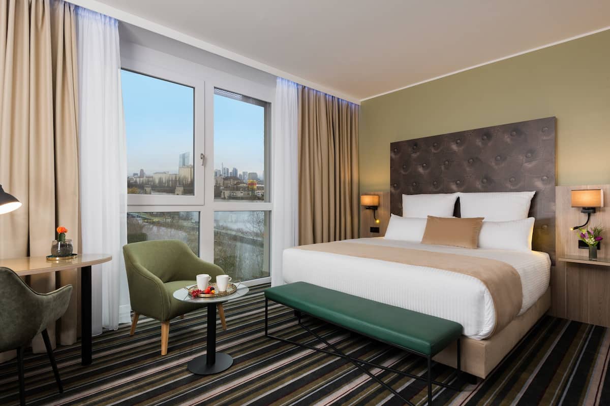 Superior Room | Minibar, in-room safe, desk, laptop workspace