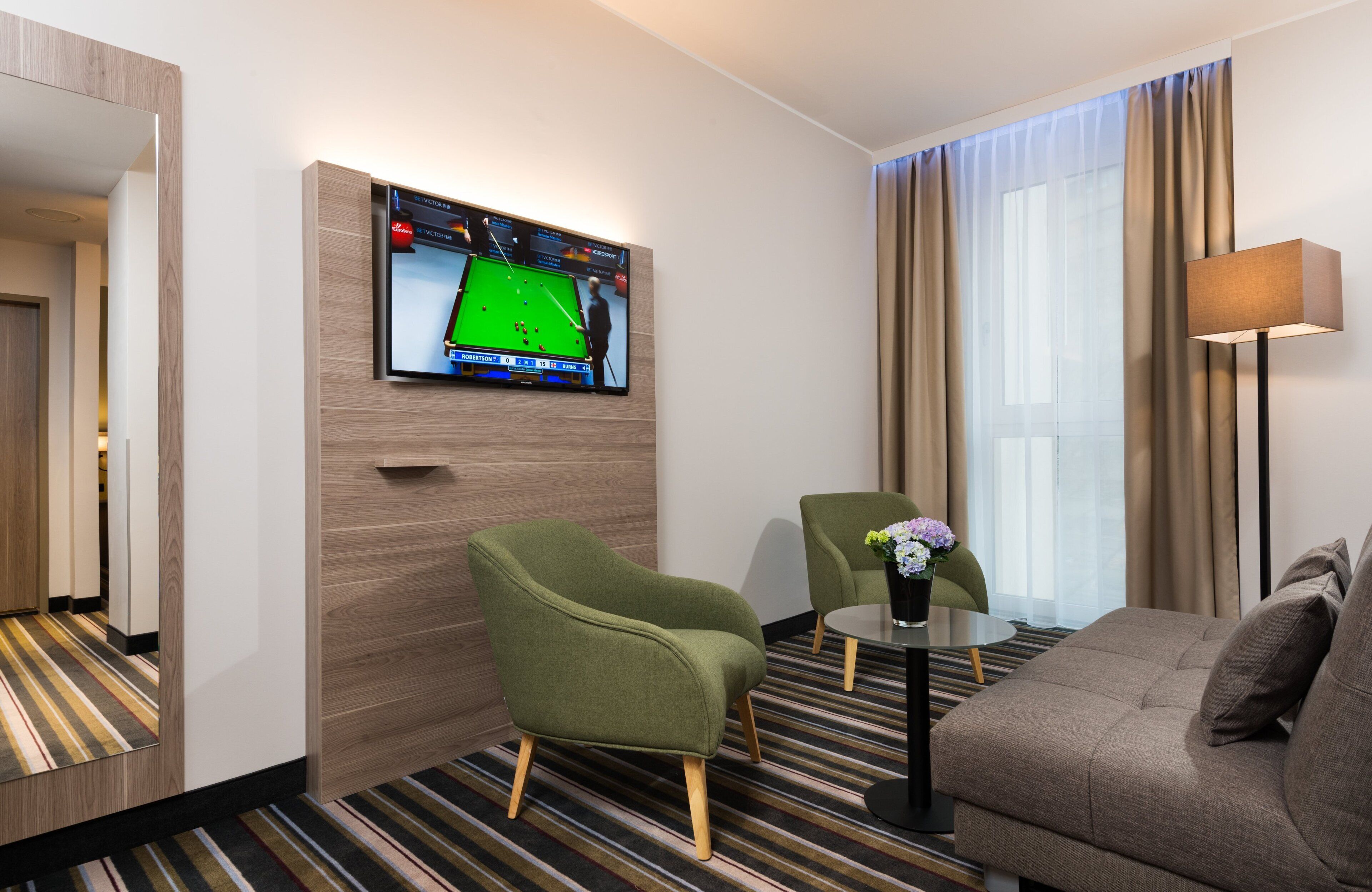 deluxe room | 1 bedroom, minibar, in-room safe, desk