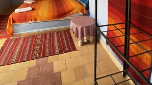 Bureau, Wi-Fi gratuit, draps fournis