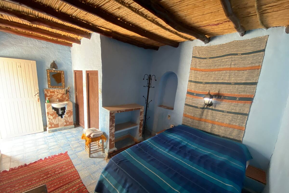 Tweepersoonskamer | Een bureau, gratis wifi, beddengoed