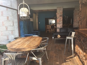 50-inch TV with cable channels, Netflix, streaming services - Casa Frailes San Miguel de Allende (San Miguel de Allende)