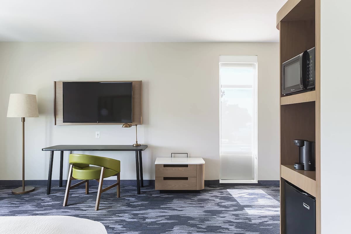1 bedroom, desk, laptop workspace, blackout curtains