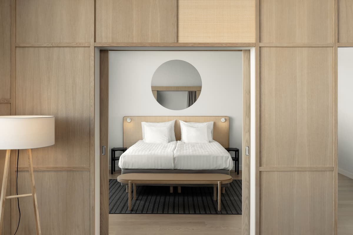 Junior-Suite | 1 Schlafzimmer, Zimmersafe, Schreibtisch, Verdunkelungsvorhänge