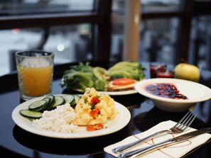 Sudah termasuk sarapan prasmanan setiap hari