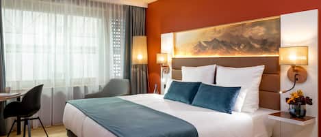 Comfort Room | Minibar, in-room safe, desk, laptop workspace