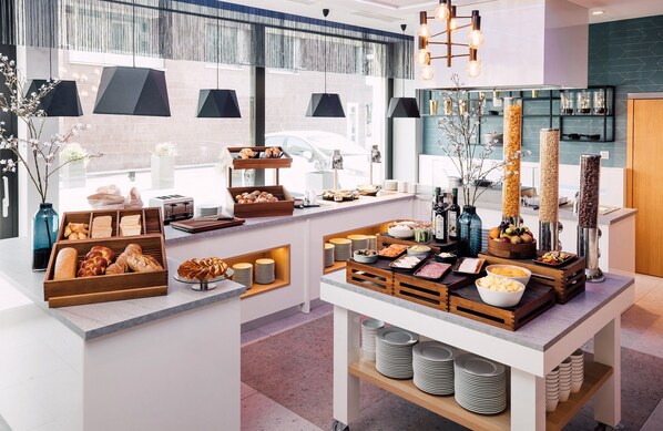 Desayuno buffet (CHF 27 por persona)