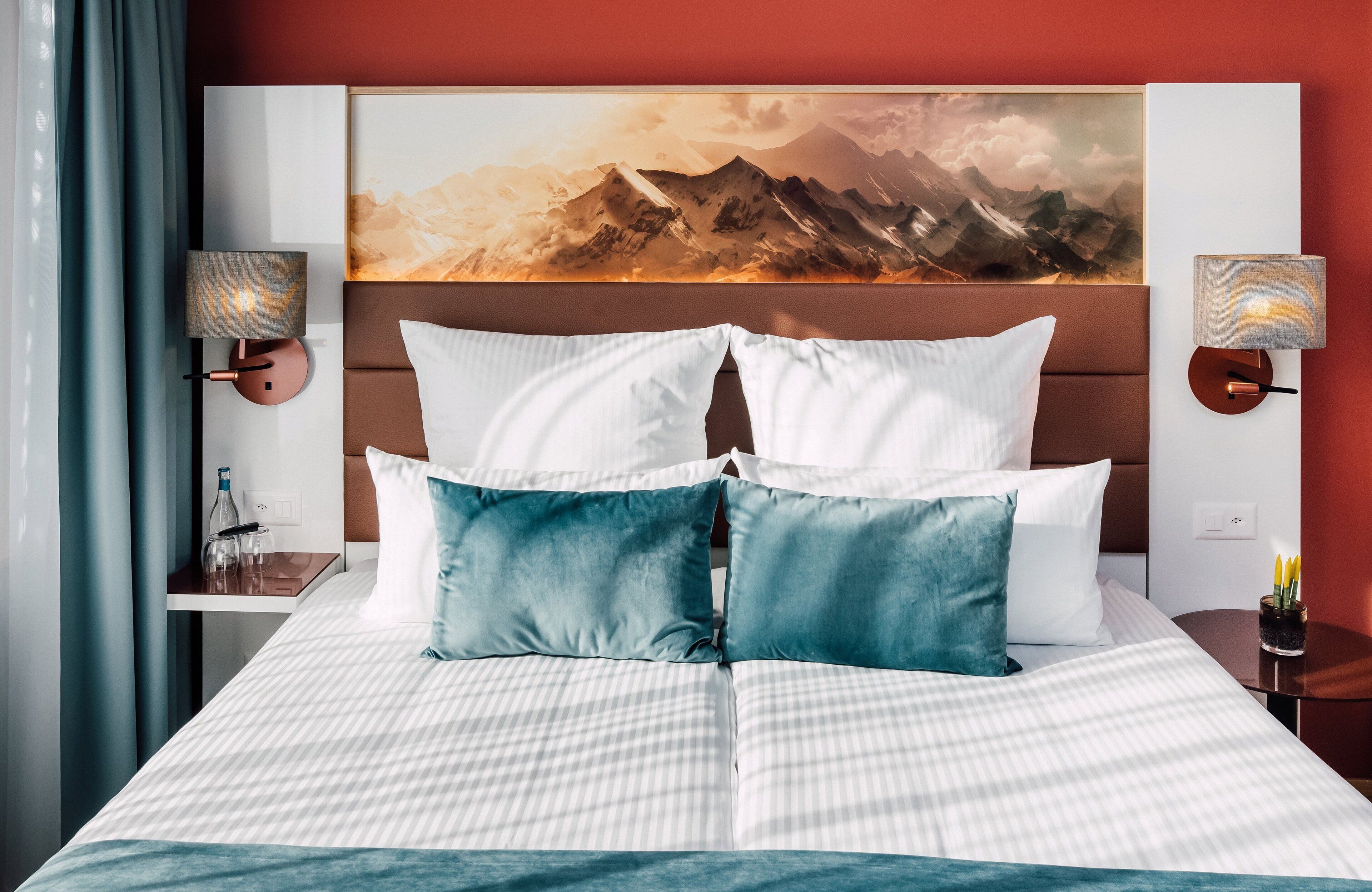 deluxe room | 1 bedroom, minibar, in-room safe, desk